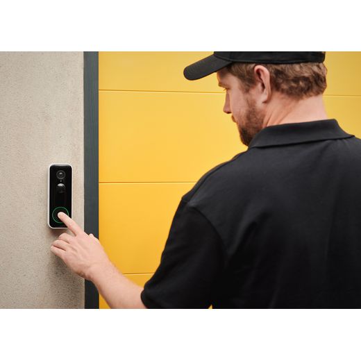 Yale Video Smart Doorbell - - Black SKU: SV-VDB-1A-W - Man pressing doorbell shot