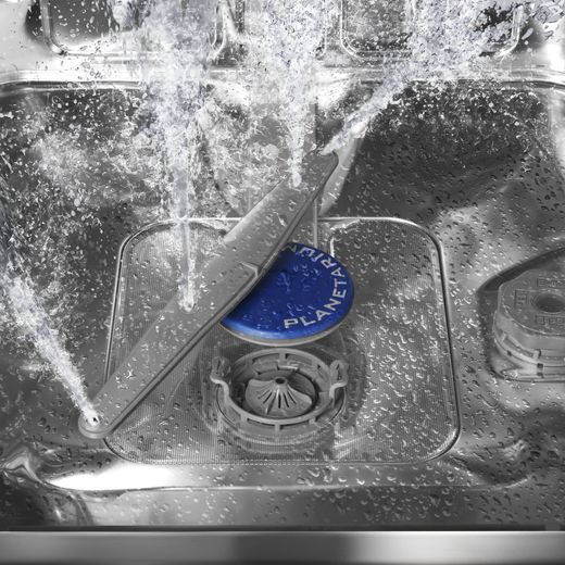 Smeg Standard Dishwasher - Stainless Steel - Close up washing blades shot