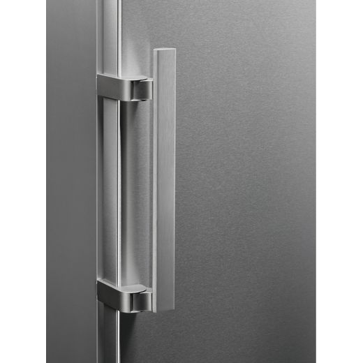 AEG 7000 Series ORK7M391EX Fridge - Stainless Steel - Close up handle shot