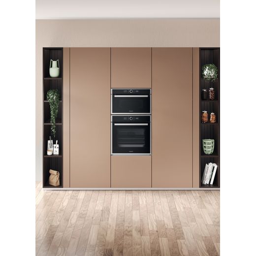HOI4S8PM0XUK_SS - Oven in kitchen shot