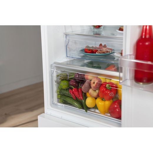 Bosch Series 4 60/40 Frost Free Fridge Freezer - White - Close up drawer shot