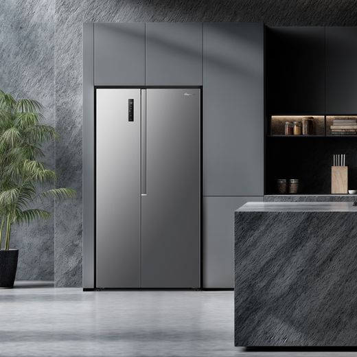 Fridgemaster American Fridge Freezer - Silver - Fridge freezer in kitchen shot 