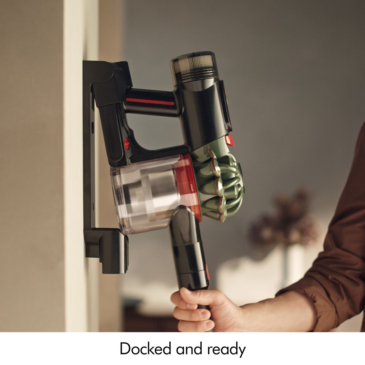 Dyson 226564-01 V8 Cyclone Cordless Vacuum | ao.com