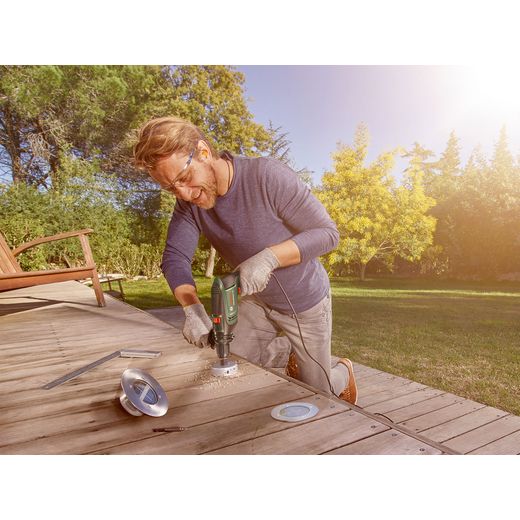 UniversalImpact 730 Bosch 0.603.313.470 Cordless  - man using drill shot