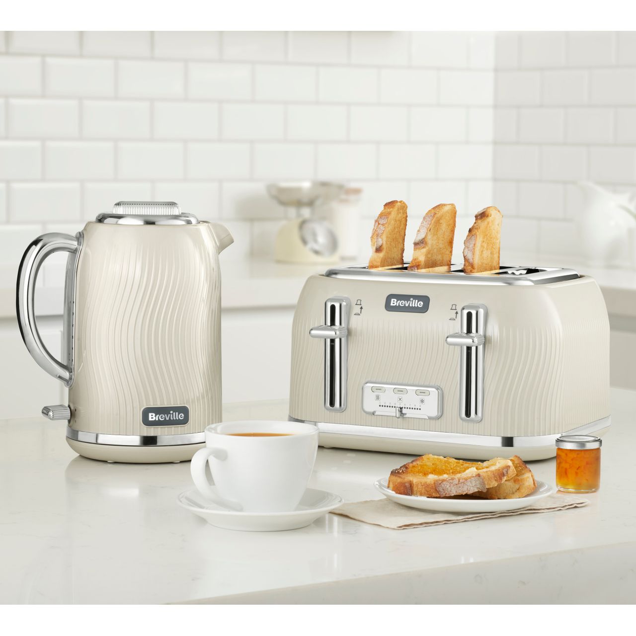 breville flow kettle and toaster cream