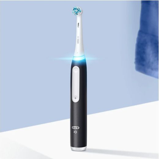 Oral-B iO™ 3 Electric Toothbrush - Blue / Black - Toothbrush in kitchen