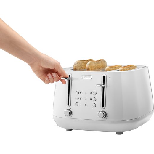De'Longhi Eclettica CTY4003.W 4 Slice Toaster - White - Person using toaster shot