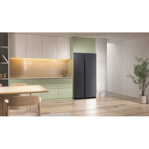 Samsung Series 6 SpaceMax™ American Fridge Freezer - Black - Fridge freezer in kitchen