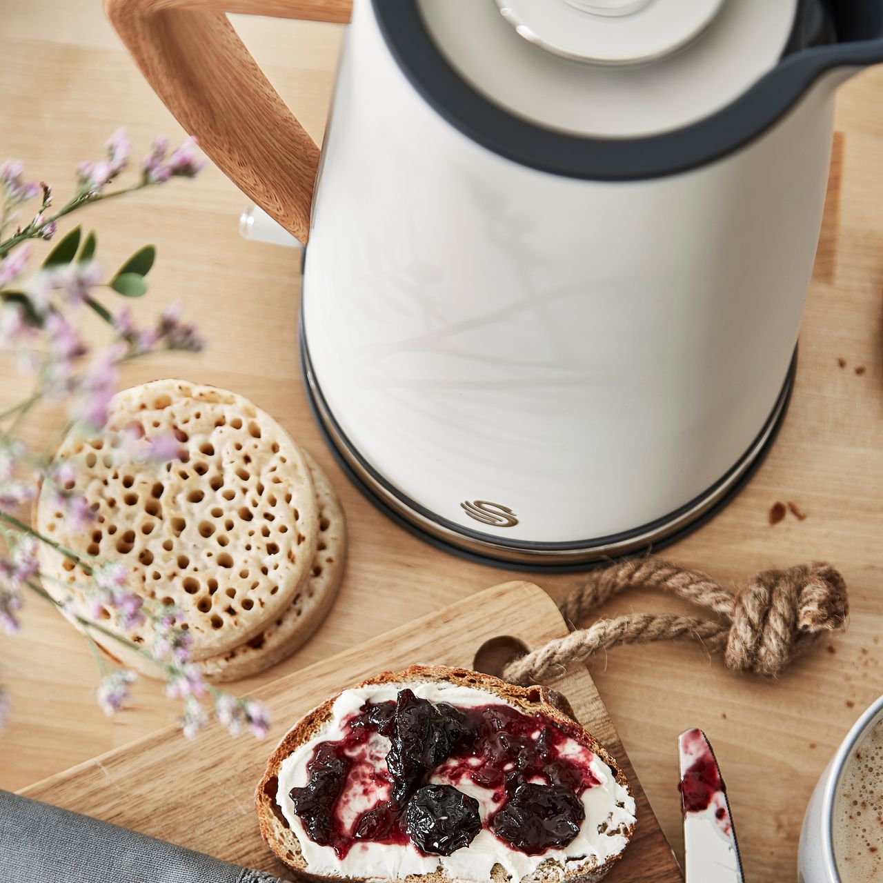 Swan STP2091WHTN Nordic Kettle and Toaster Set White 5055322535971 eBay