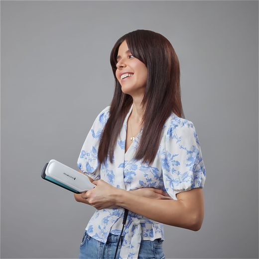 Remington Shine Therapy Wide Plate S8550 Hair Straighteners - White - Women ho0lding straighteners shot