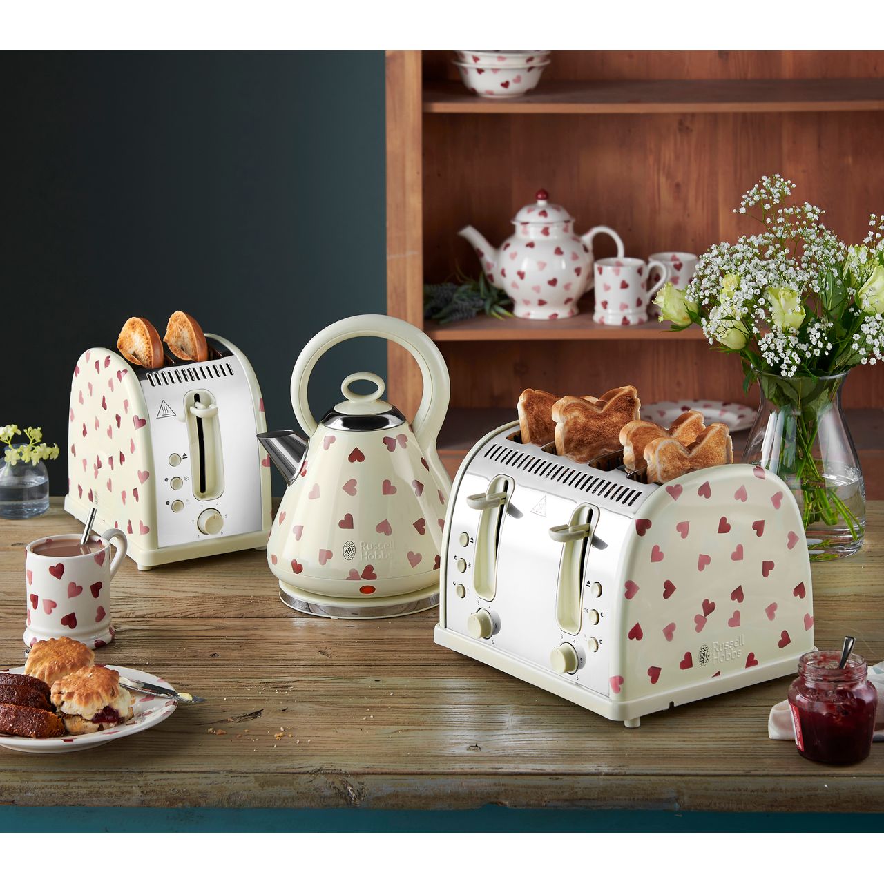 pink kettle and toaster