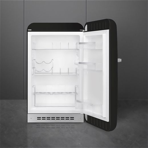 FAB10HRBL6_BK - Fridge with door open shot