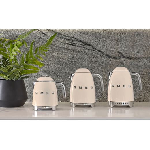 smeg_creamkettle_lifestyle_01