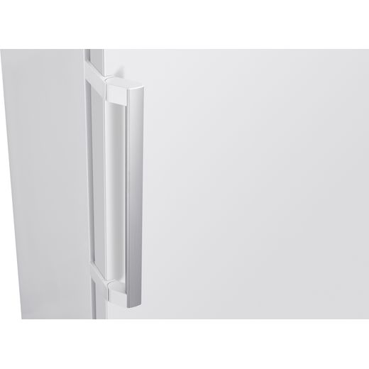 Samsung RI40 SpaceMax™ RR40H39GEVEU 186cm Fridge - Snow White - Handle closeup