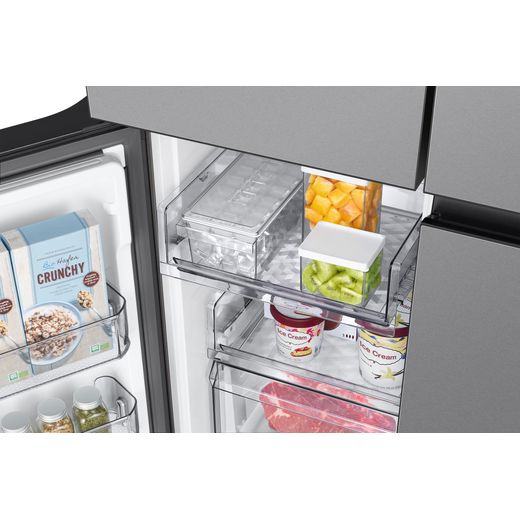 Samsung RM70F67RDREU American Fridge Freezer Stainless Steel - Icecubes in compartment