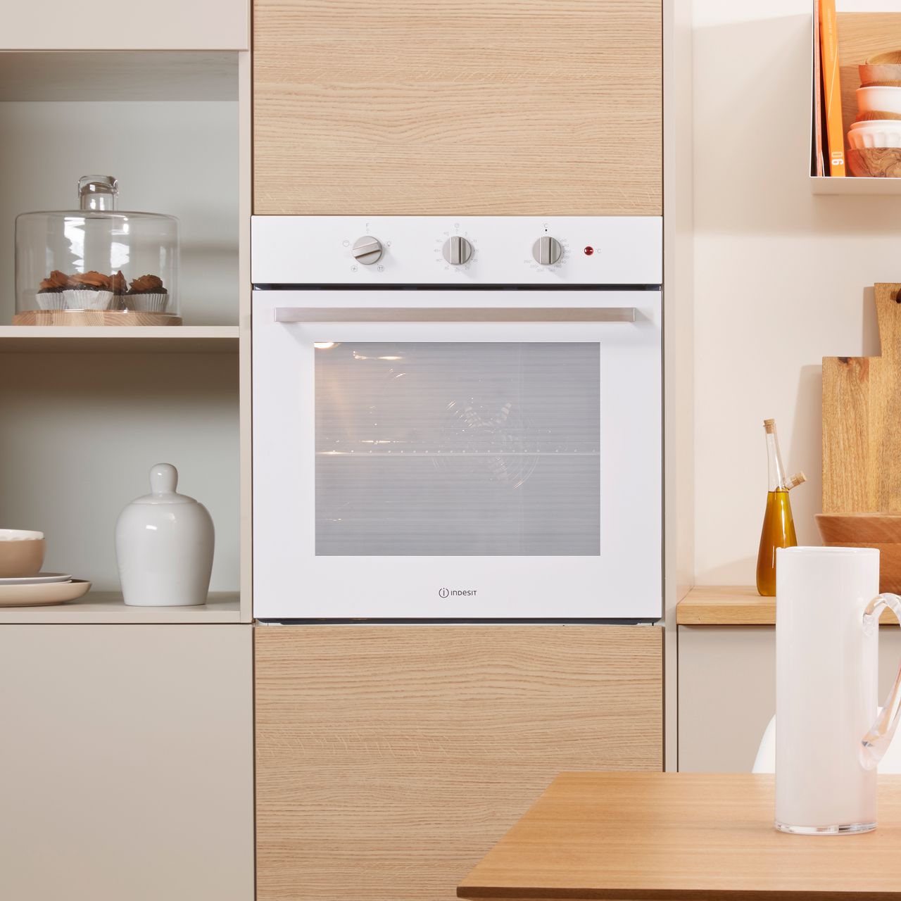 Indesit Aria IFW6330WH Built In Electric Single Oven Review