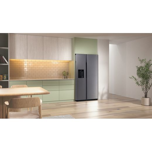 Samsung Series 6 American Fridge Freezer - Silver - Fridge freezer in kitchen
