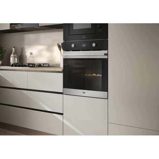 Hoover HO6 H3T1CTX Built In Electric Single Oven - Stainless Steel - Oven in kitchen shot 
