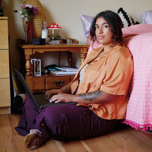 HP 15-fc0057na Laptop - AMD Ryzen™ 5, 512GB SSD, 8 GB RAM - Black - Women in bedroom using laptop shot