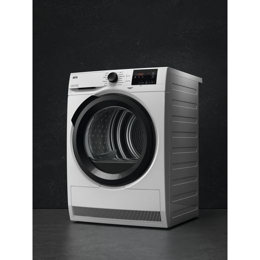 AEG 7000 SENSIDRY® TR718AE4B 8Kg Heat Pump Tumble Dryer - White AEG 7000 SENSIDRY® TR718AE4B 8Kg Heat Pump Tumble Dryer - WhiteAEG 7000 SENSIDRY® TR718AE4B 8Kg Heat Pump Tumble Dryer - White - tumble dryer in room shot