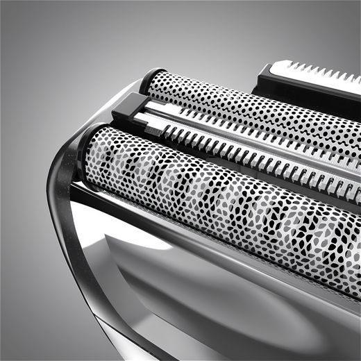Wahl Mens Shaver Black - Close up blades shot