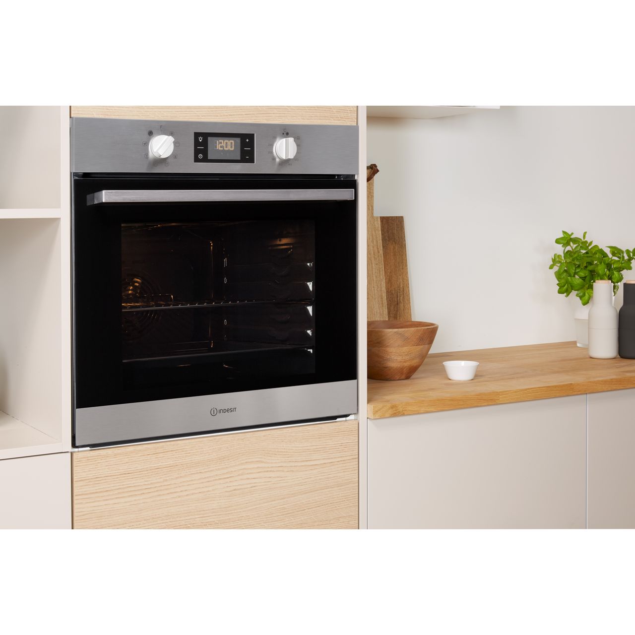 Indesit Aria IFW6340IX Built In Electric Single Oven Review