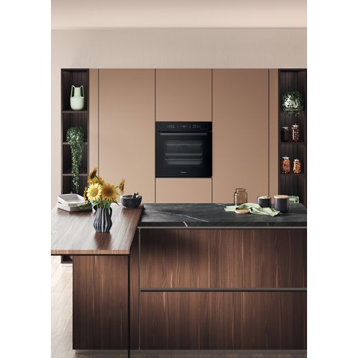 HOI6A8PT1SBUK_BK - Oven in kitchen shot 