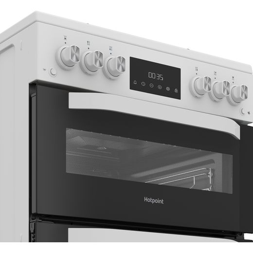 Hotpoint HDG6GDCW Gas Cooker White - Close up shot