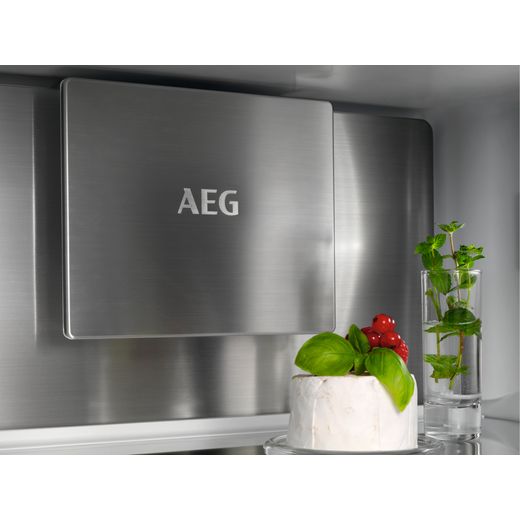 AEG 8000 Series Frost Free Fridge Freezer - White - Close up shot