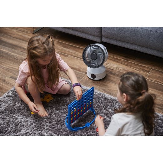 Meaco - F-Sefte-6 - lifestyle - fan on living room floor while children play Connect 4