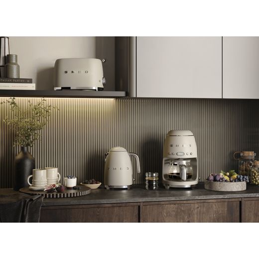 Smeg 50's Style KLF03MLMUK Kettle - Moonlight - Kettle in kitchen