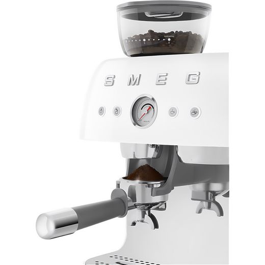 Smeg EGF03WHUK Coffee Machines White - Close up handle shot