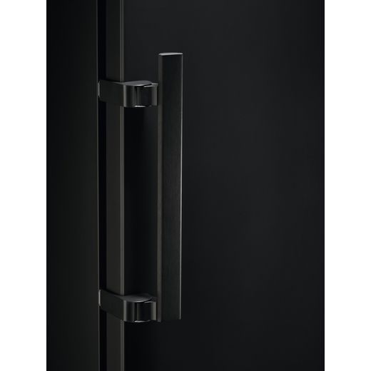 AEG 7000 Series ORK7M391EB Fridge - Black - Close up handle shot