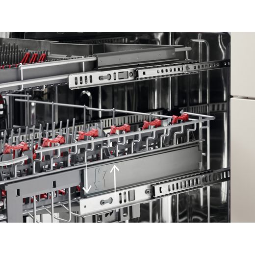 AEG Standard Dishwasher - Stainless Steel - Rack closeup