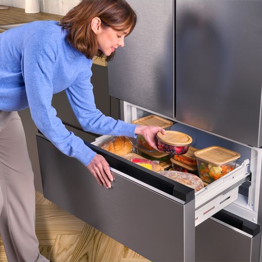 Beko HarvestFresh™ American Fridge Freezer - Stainless Steel - Fridge freezer in kitchen
