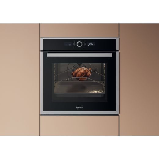 HOI4S8PM0XUK_SS - Oven in kitchen shot 