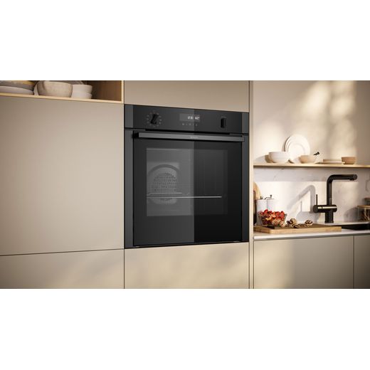 B6ACH7AG7B_GH - Oven in kitchen shot