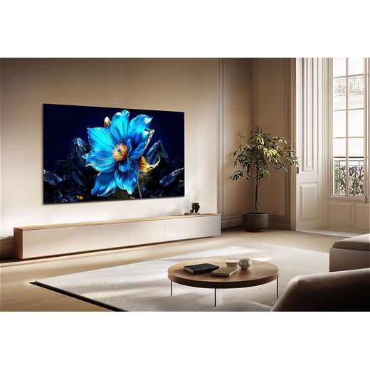 TCL 85P7K-UK TV Metallic - Tv in living toom shot