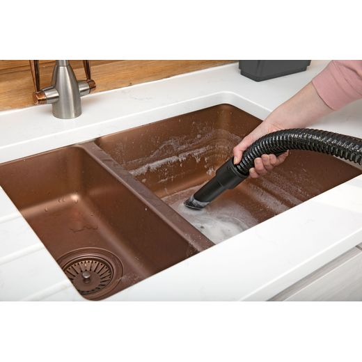 George GVE370 Wet and Dry Cleaner - Sucking water out of a sink