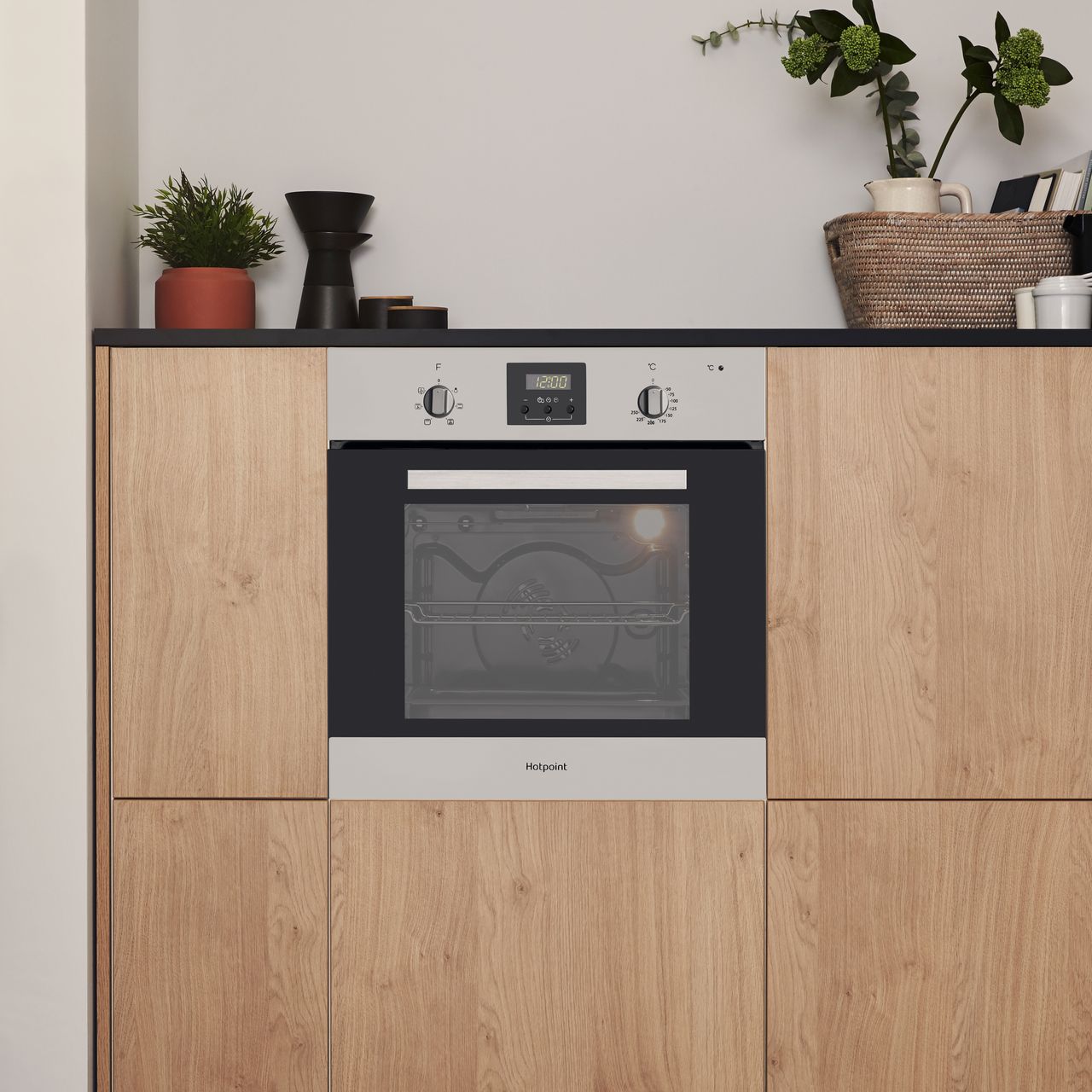 Hotpoint AOY54CIX Built In Electric Single Oven Review