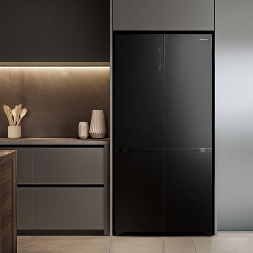 Hisense American Fridge Freezer - Black - Fridge freezer in room