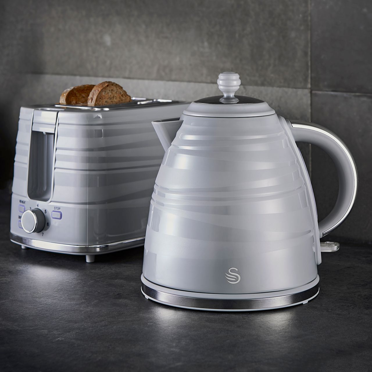 swan symphony kettle and 4 slice toaster