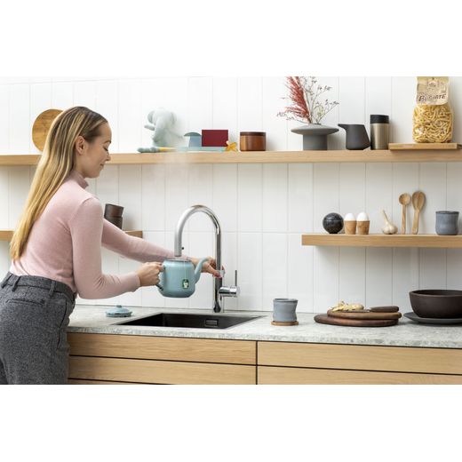 Quooker FXRCHRBUN1 Boiling Water Tap Chrome - Person filling tea pot shot