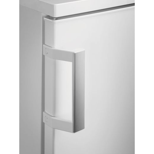 AEG 6000 Series OT6LA811DW 84cm Upright Freezer - White - close up door handle shot