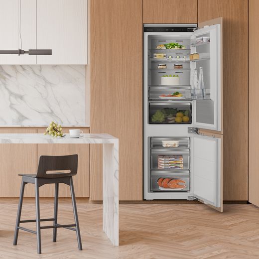 Hisense RB5B250SSWC1 Wifi Connected 54cm 60/40 No Frost Fridge Freezer - White -F ridge freezer in kitchen shot