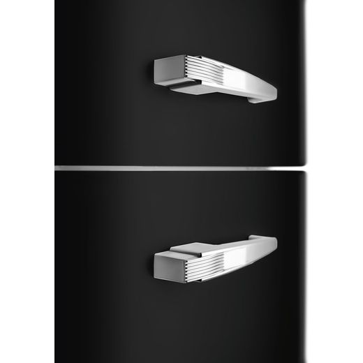Smeg 50's Style FAB32RBL6UK 197cm Frost Free Fridge Freezer - Black - Close up handle shot
