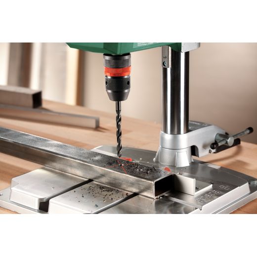 PBD 40 (Benchdrill) - Closeup drilling