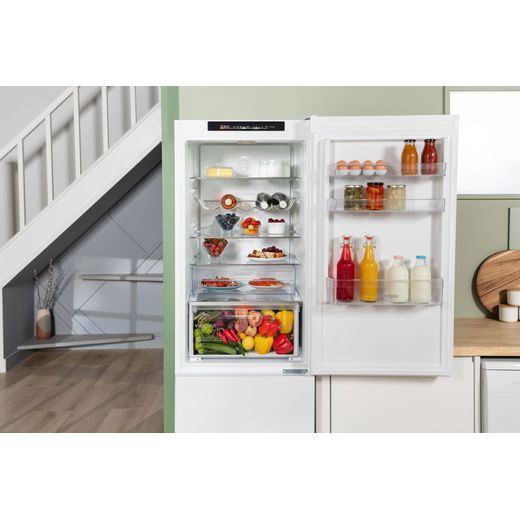 Bosch Series 4 60/40 Frost Free Fridge Freezer - White - Fridge door open shot