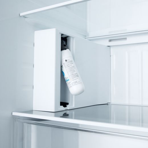 LG NatureFRESH™ American Fridge Freezer - Prime Silver - Close up of water tank shot