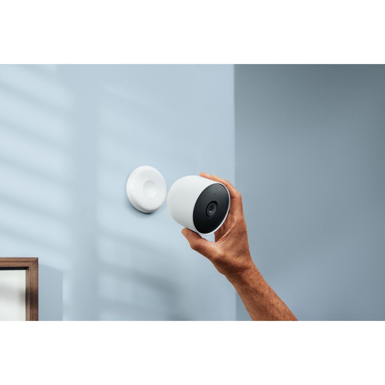 Google Nest Indoor & Outdoor Security Camera Wireless Full HD 1080p Smart  Home Security Camera - White